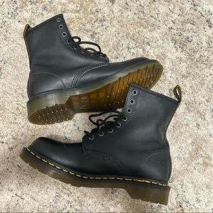 Dr Martens Women’s 1460 Leather Boot Sz 8